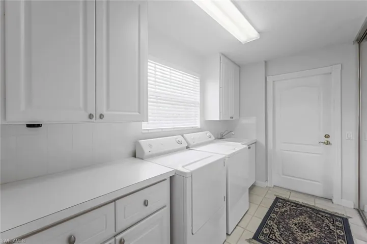 5361  Guadeloupe  WAY, Naples, FL 34119