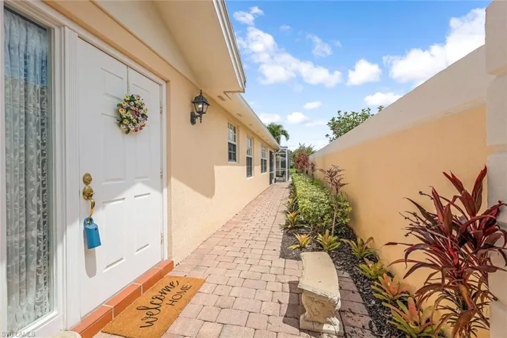 5361  Guadeloupe  WAY, Naples, FL 34119
