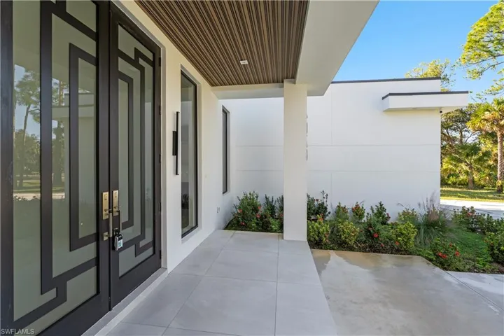 Entrance to property featuring a porch and stucco siding