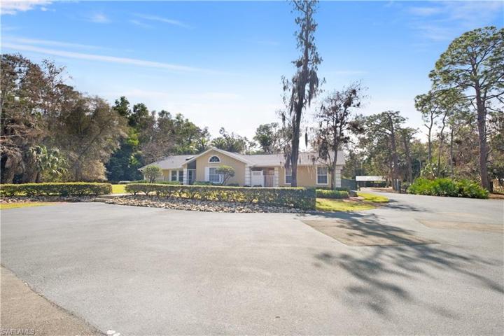 6210  Napa Woods  WAY, Naples, FL 34116