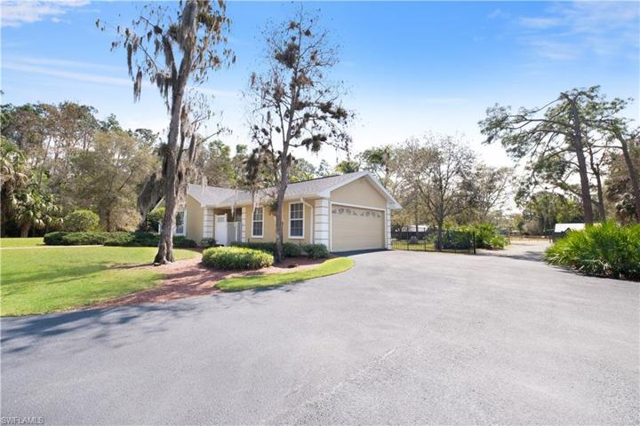 6210  Napa Woods  WAY, Naples, FL 34116