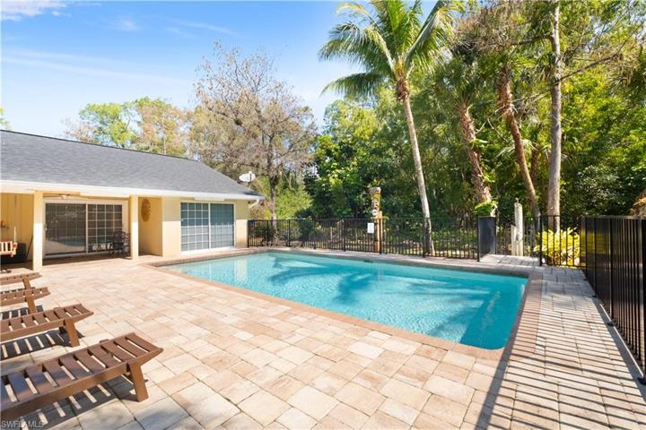 6210  Napa Woods  WAY, Naples, FL 34116
