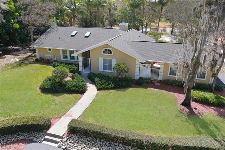 6210  Napa Woods  WAY, Naples, FL 34116