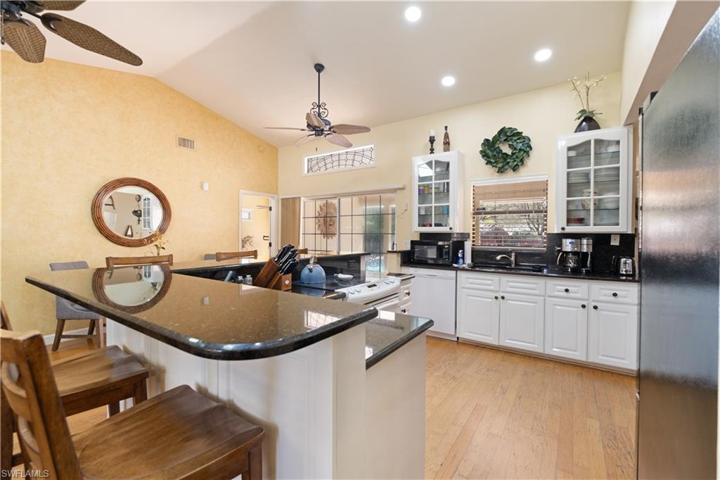 6210  Napa Woods  WAY, Naples, FL 34116