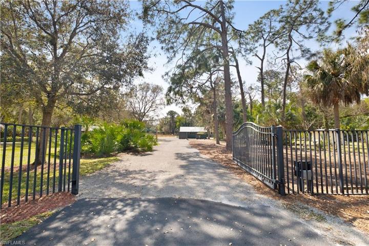 6210  Napa Woods  WAY, Naples, FL 34116