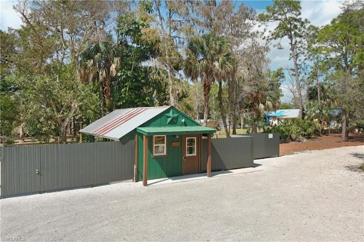 6210  Napa Woods  WAY, Naples, FL 34116