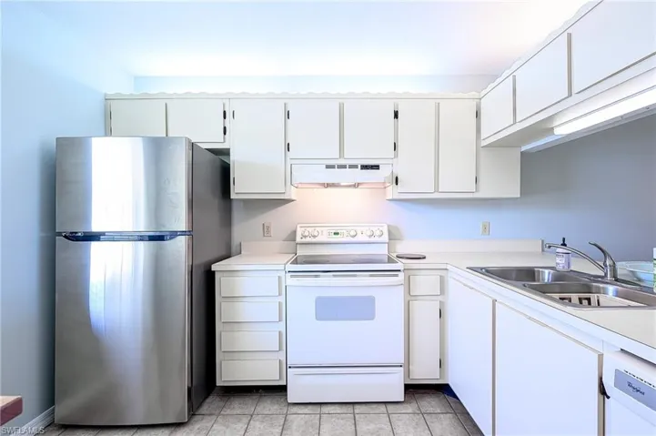 2650 Kings Lake Blvd # 202, Naples Fl 34112