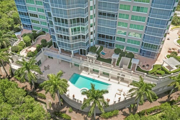Grande Geneva Pool & Spa