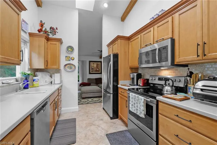 Well designed Kitchen w/Newer Cabinetry