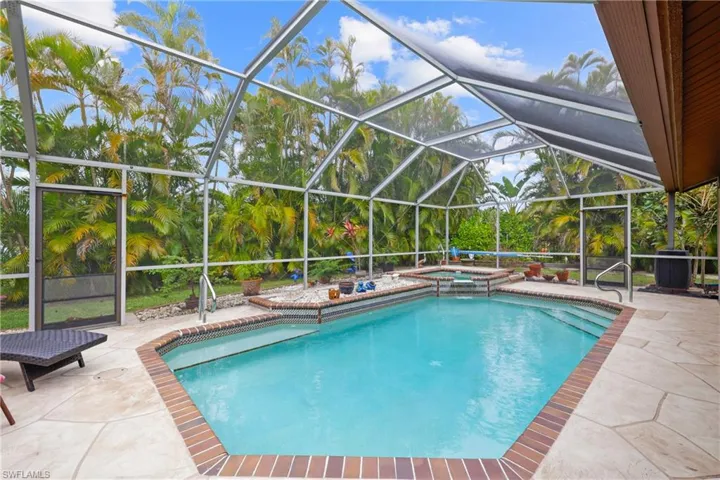 Back out to the Lanai with a huge Pool for Family Fun