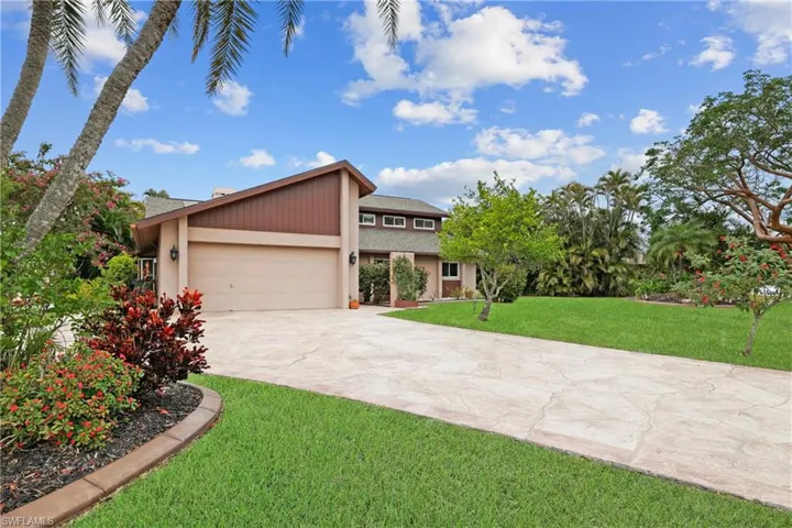 Front of house from WC DR w/extra long Driveway, nice
