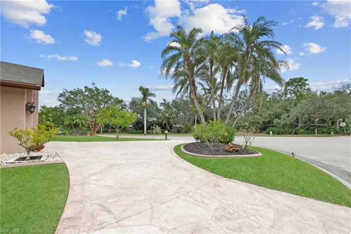 This incredibly handy Circular Drive Way has been refinshed = very attractive