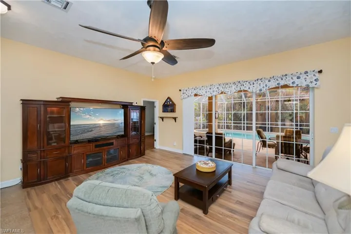 1230 Se 3rd Ave, Cape Coral, Florida 33990