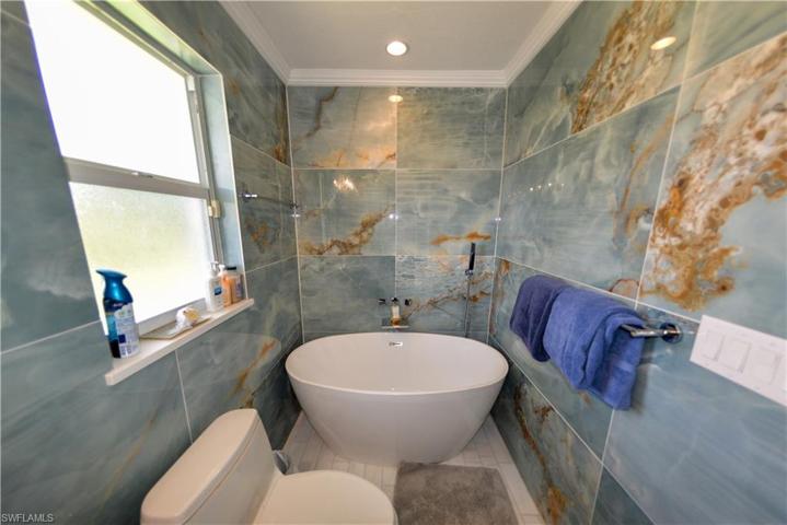 GUEST PRIVATE BATHROOM