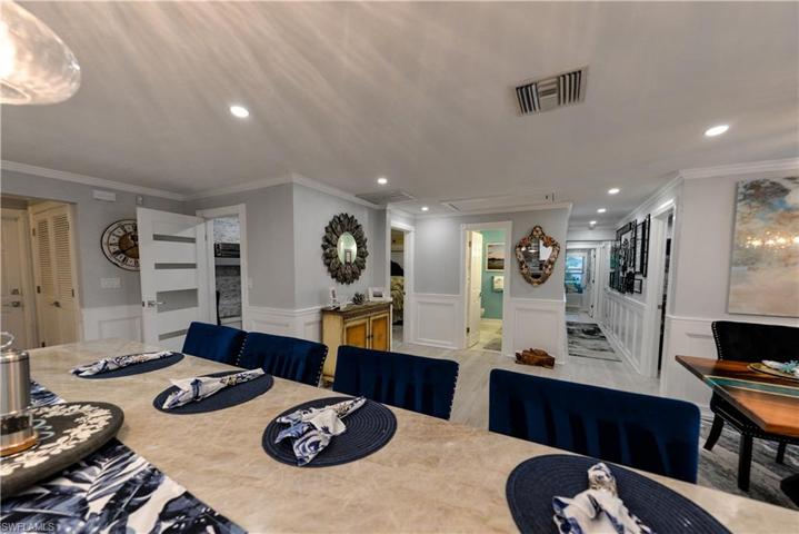 KITCHEN ISLAND AREA