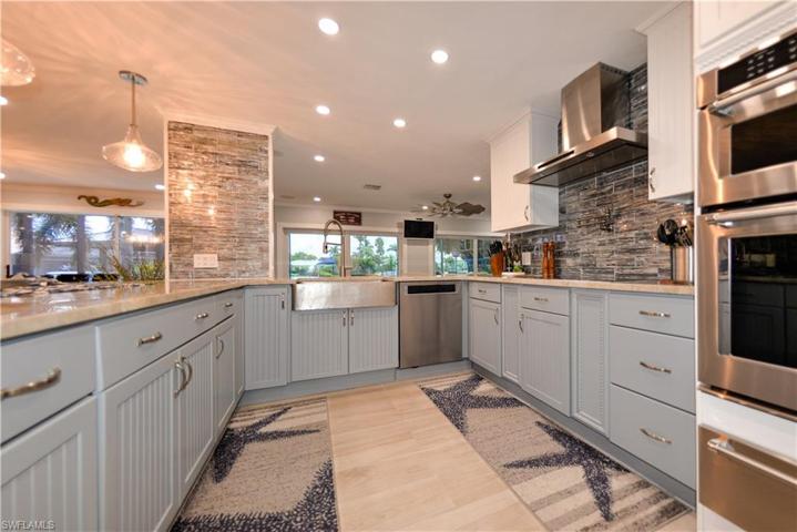 VIEW OF THE KITCHEN