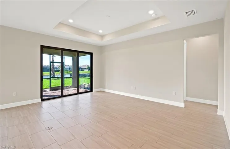 Photo of unfurnished model, options may vary.