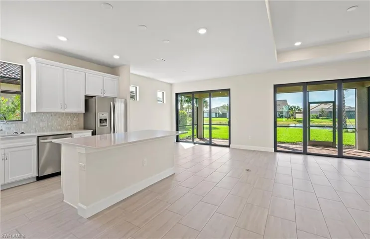 Photo of unfurnished model, options may vary.