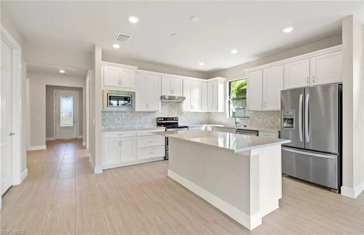 Photo of unfurnished model, options may vary.