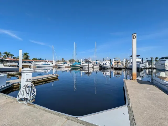 525  Newport  DR, Naples, FL 34114