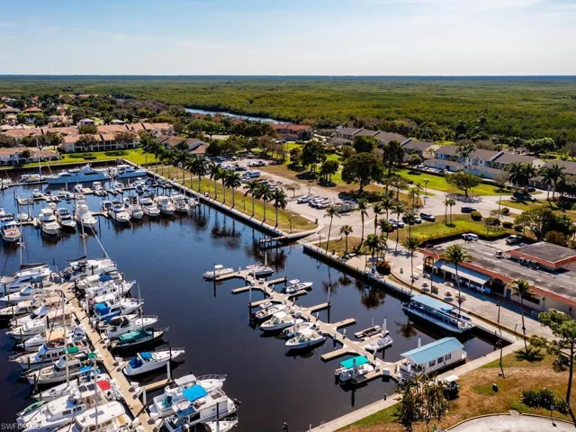 525  Newport  DR, Naples, FL 34114