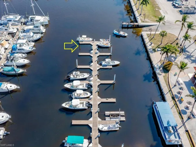 525  Newport  DR, Naples, FL 34114