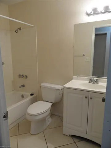Full hall bath tiled shower & flooring