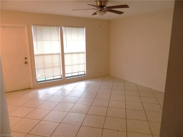 Great room w/tile floors