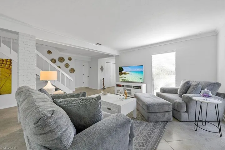 925 Palm View DR # 122, NAPLES FL 34110