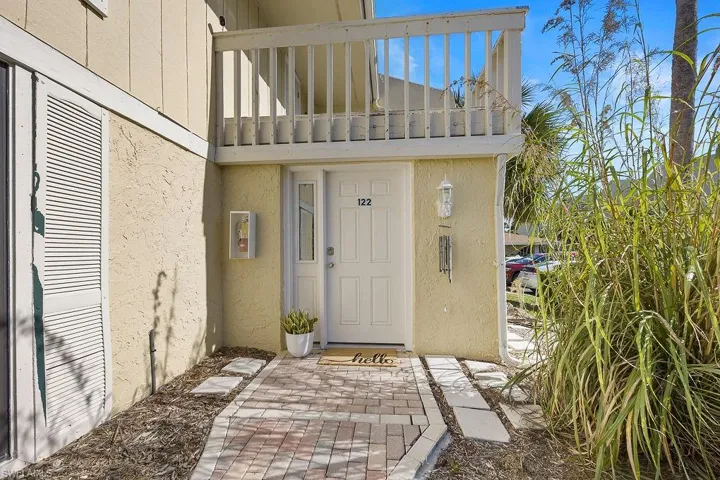 925 Palm View DR # 122, NAPLES FL 34110