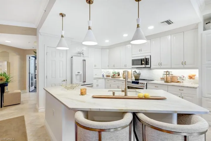 10085  Valiant  CT, Miromar Lakes, FL 33913