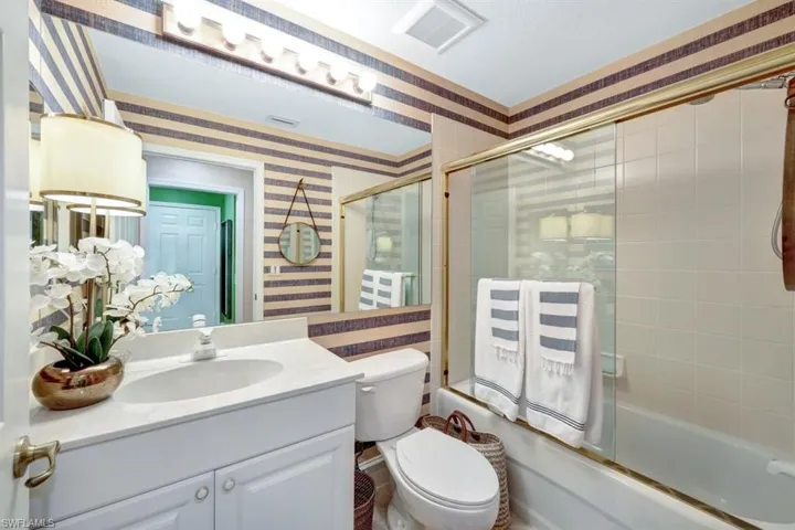 10085  Valiant  CT, Miromar Lakes, FL 33913