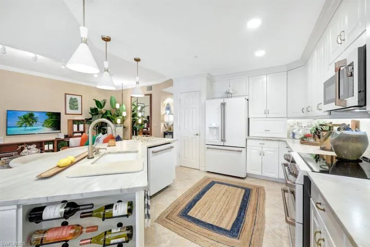 10085  Valiant  CT, Miromar Lakes, FL 33913