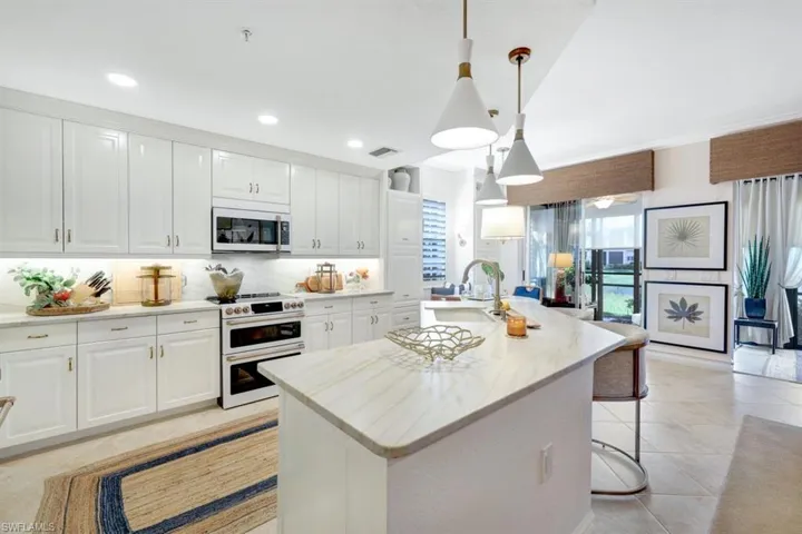 10085  Valiant  CT, Miromar Lakes, FL 33913