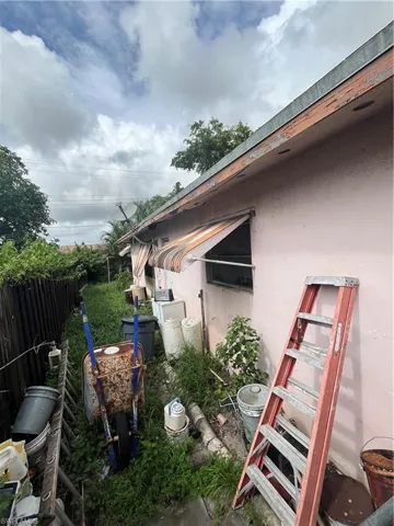 3521 NW 25th  ST, Lauderdale Lakes, FL 33311