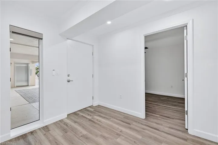 Interior Entry/Foyer