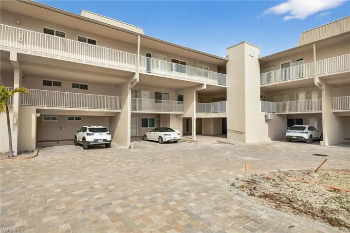 View of apartment building / complex