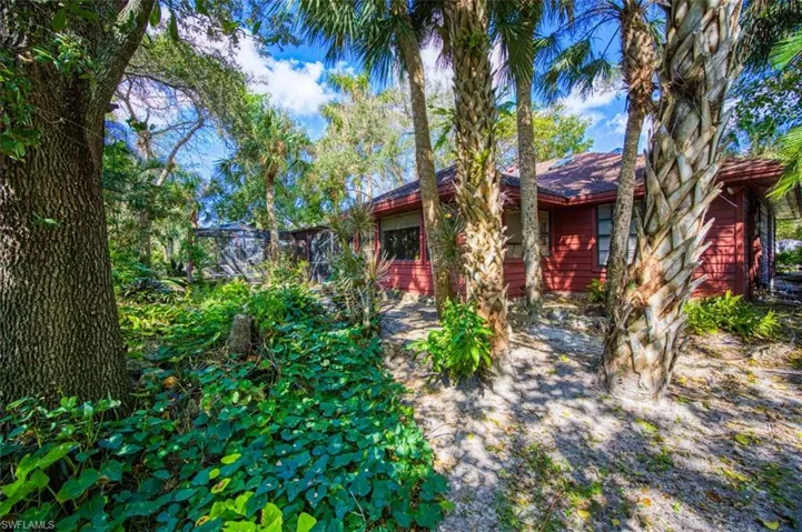 2490 Outrigger Ln, Naples, Florida 34104