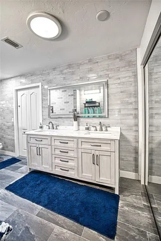 2490 Outrigger Ln, Naples, Florida 34104