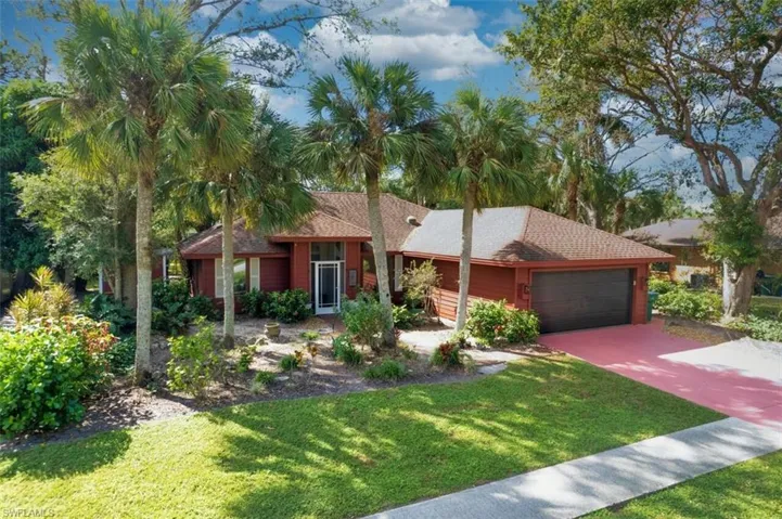 2490 Outrigger Ln, Naples, Florida 34104