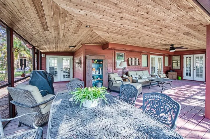 2490 Outrigger Ln, Naples, Florida 34104