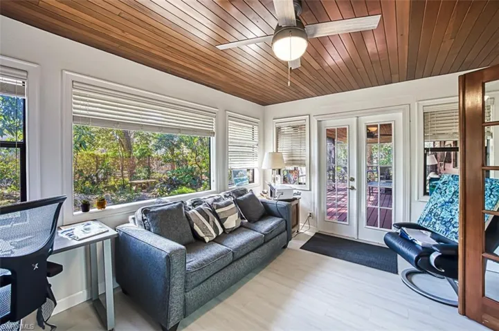 2490 Outrigger Ln, Naples, Florida 34104