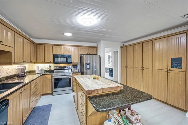 2490 Outrigger Ln, Naples, Florida 34104