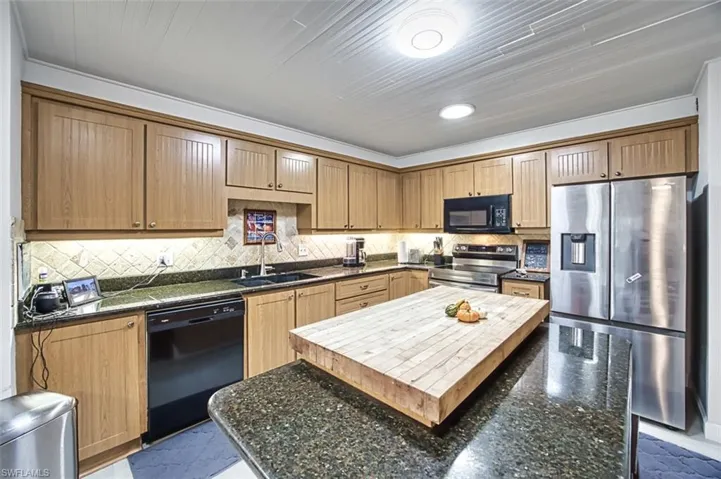 2490 Outrigger Ln, Naples, Florida 34104
