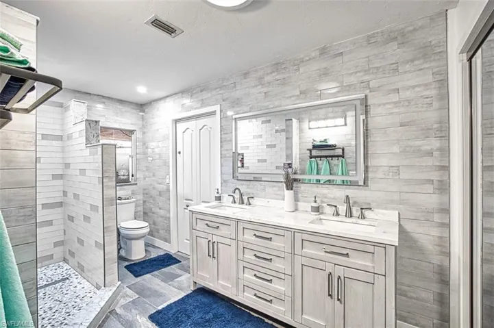 2490 Outrigger Ln, Naples, Florida 34104