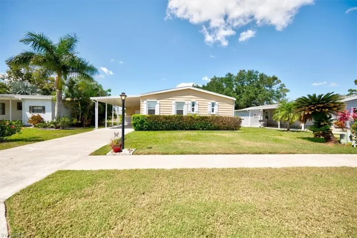 121  Belle Isle  CIR, Naples, FL 34112