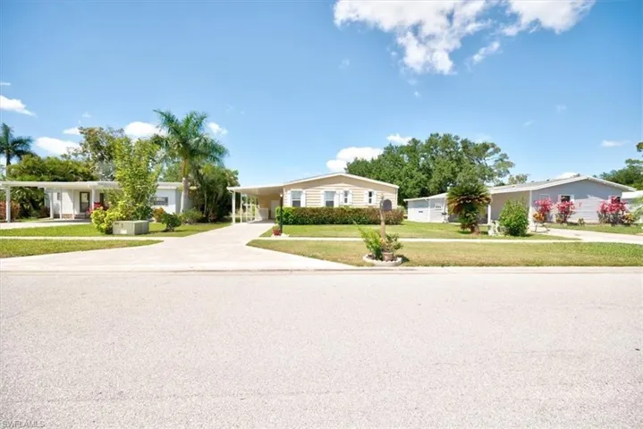 121  Belle Isle  CIR, Naples, FL 34112