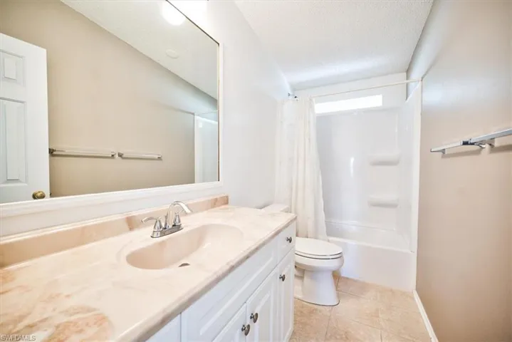 121  Belle Isle  CIR, Naples, FL 34112