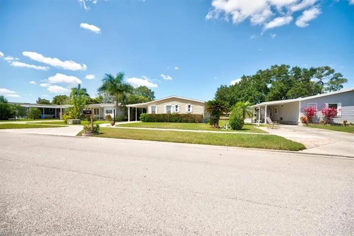 121  Belle Isle  CIR, Naples, FL 34112