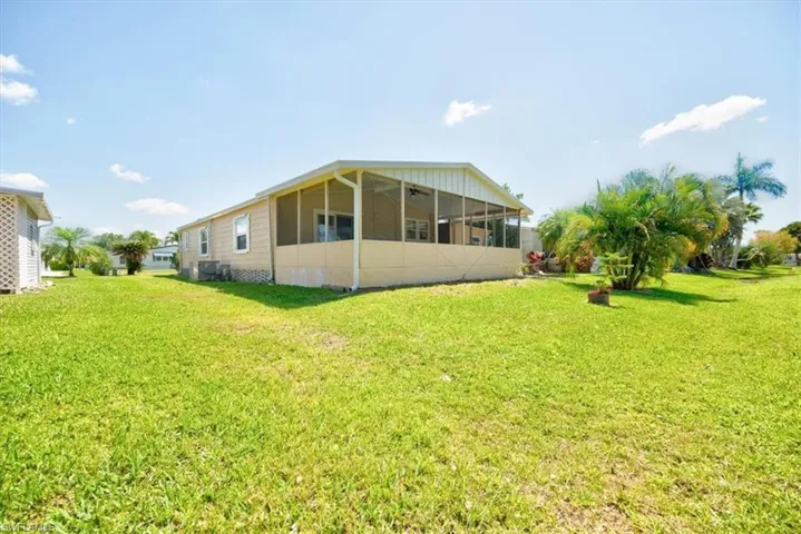 121  Belle Isle  CIR, Naples, FL 34112